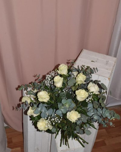 Ramo De 12 Rosas Blancas
