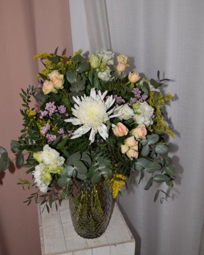 Ramo floral en tonos suaves