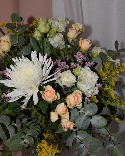 Ramo floral en tonos suaves