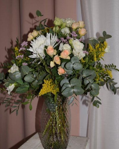 Ramo floral en tonos suaves